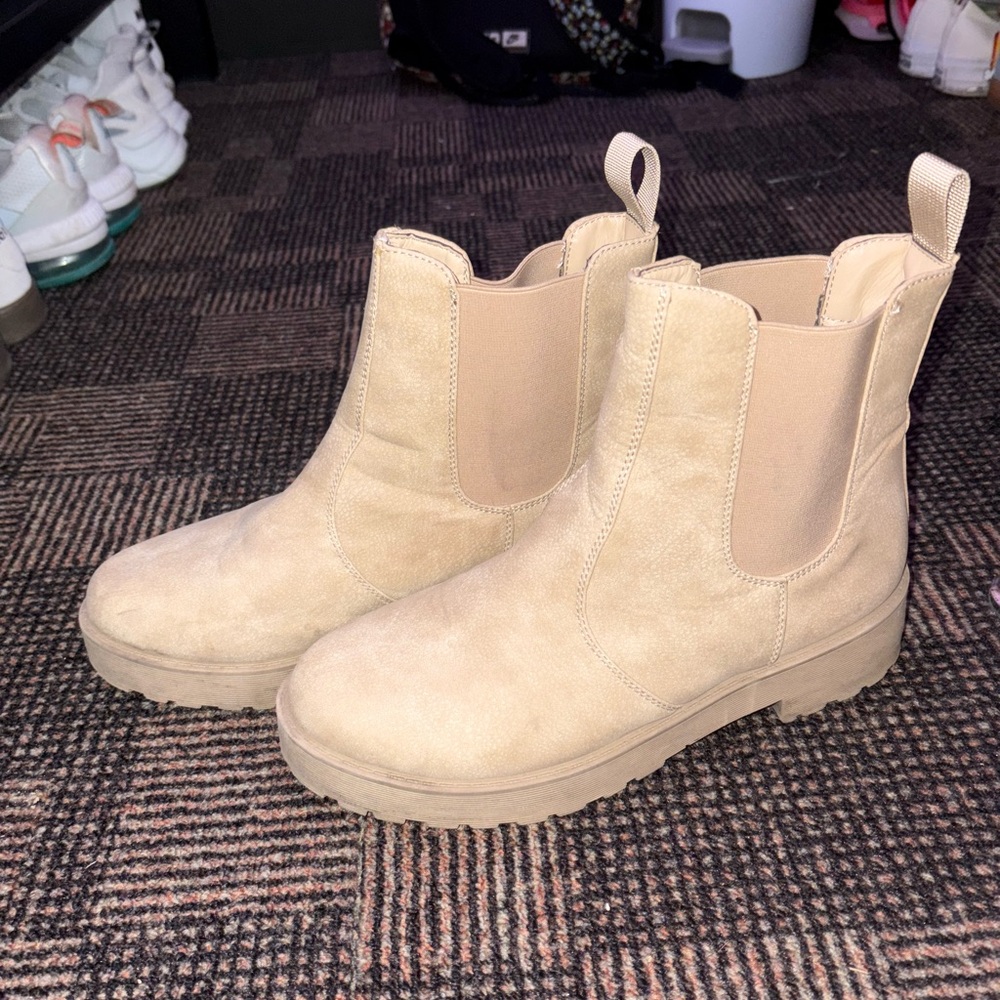 Tan Boot with Small Heal